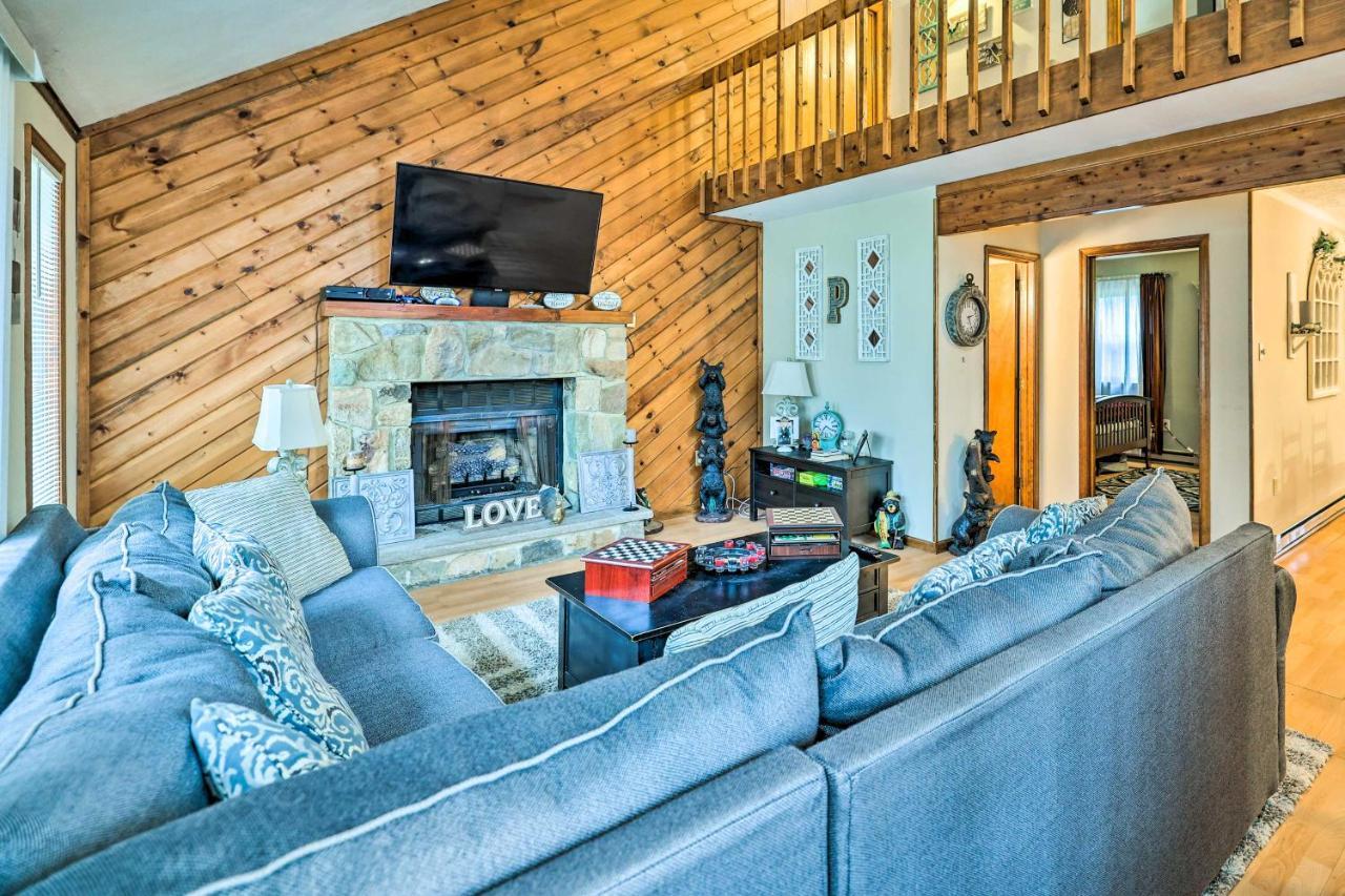 Poconos Vacation Home Walk To Locust Lake! Pocono Lake Dış mekan fotoğraf