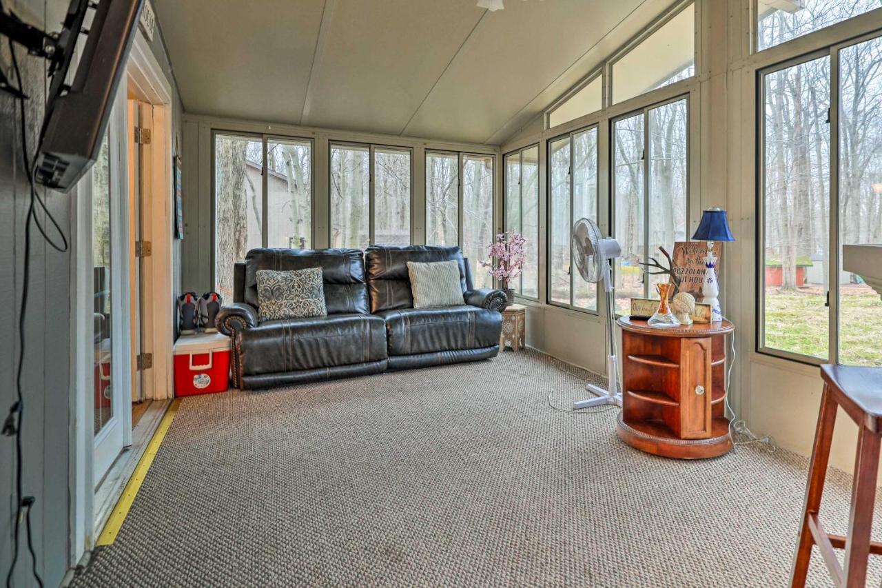 Poconos Vacation Home Walk To Locust Lake! Pocono Lake Dış mekan fotoğraf