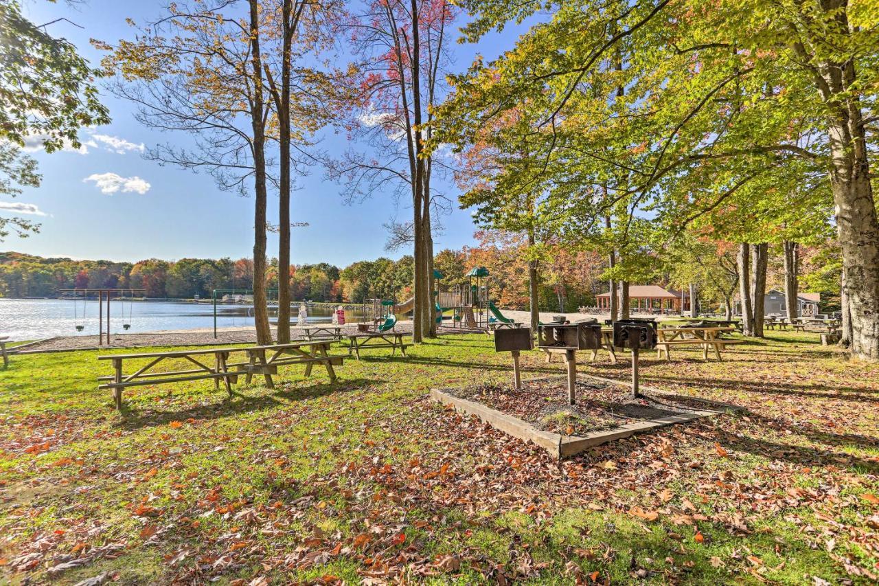 Poconos Vacation Home Walk To Locust Lake! Pocono Lake Dış mekan fotoğraf